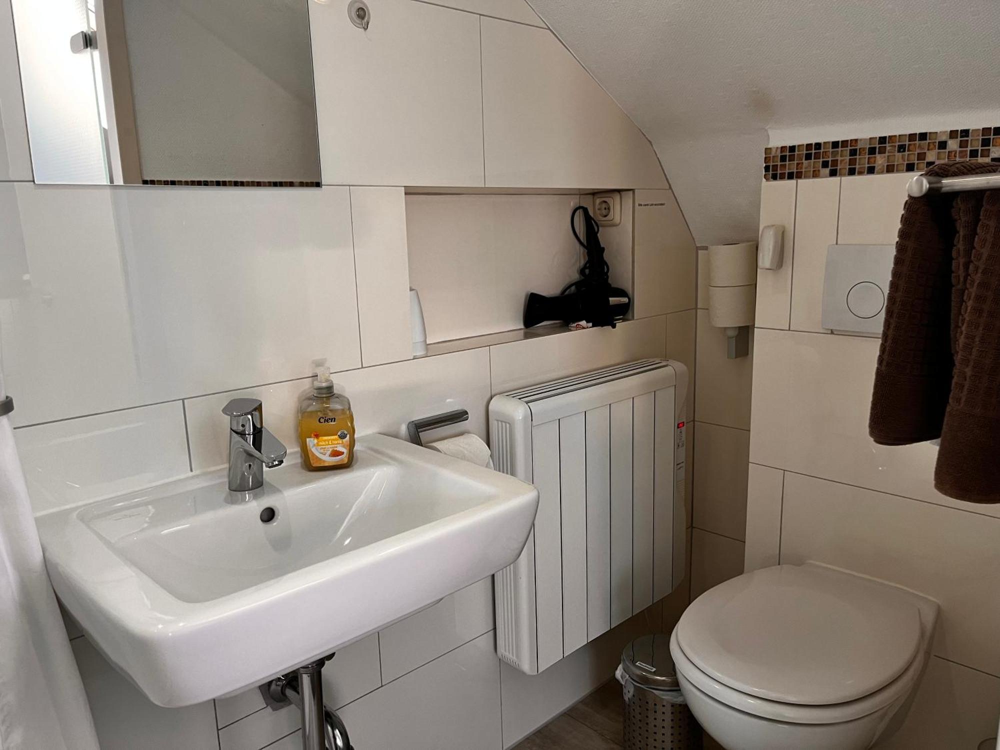 Gaestehaus Sommertal Mit Pool Im Garten, Eigener Parkplatz, 800M Zum Bodensee, 300M Zur Altstadt Меерсбург Экстерьер фото