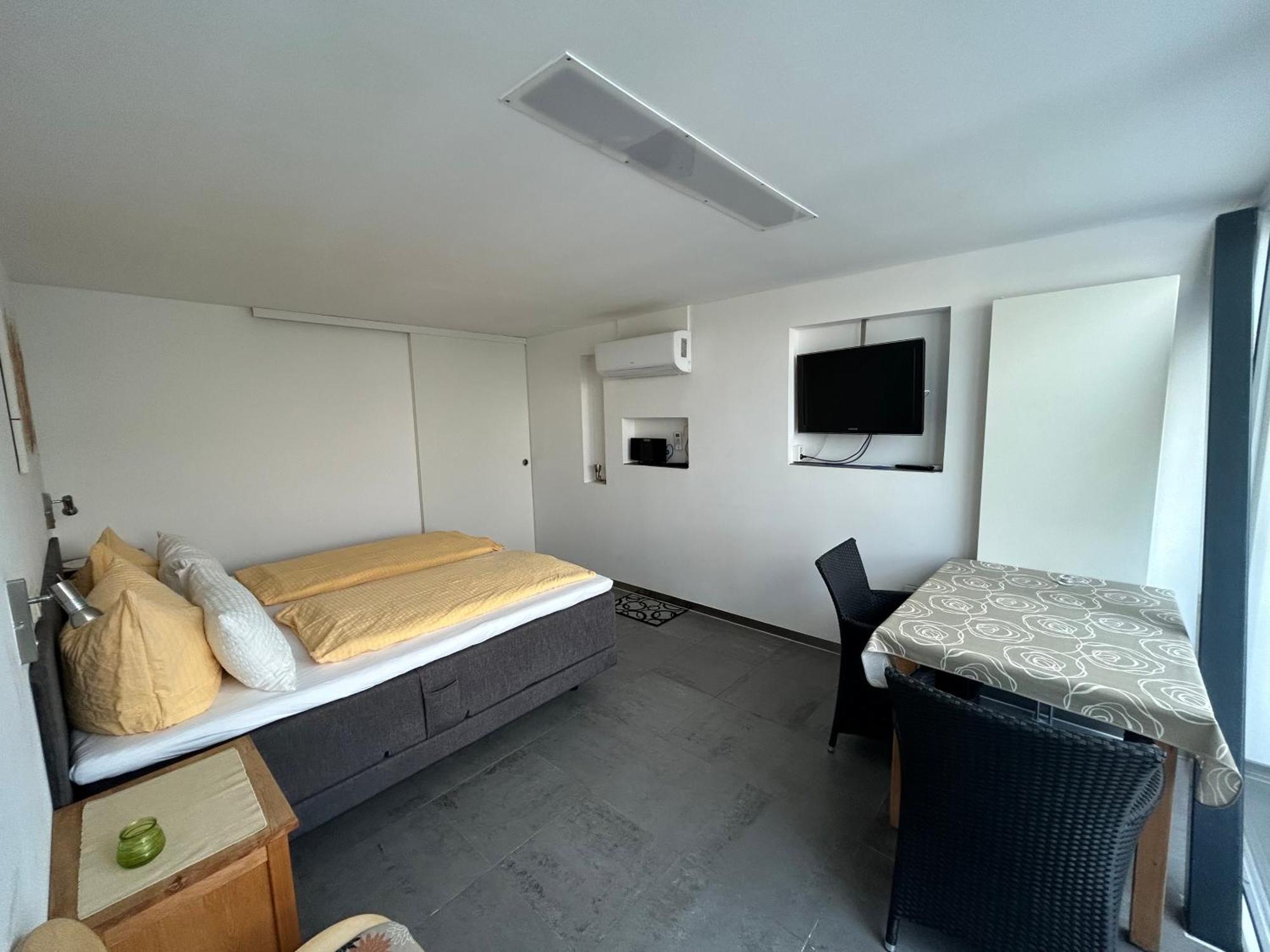 Gaestehaus Sommertal Mit Pool Im Garten, Eigener Parkplatz, 800M Zum Bodensee, 300M Zur Altstadt Меерсбург Номер фото