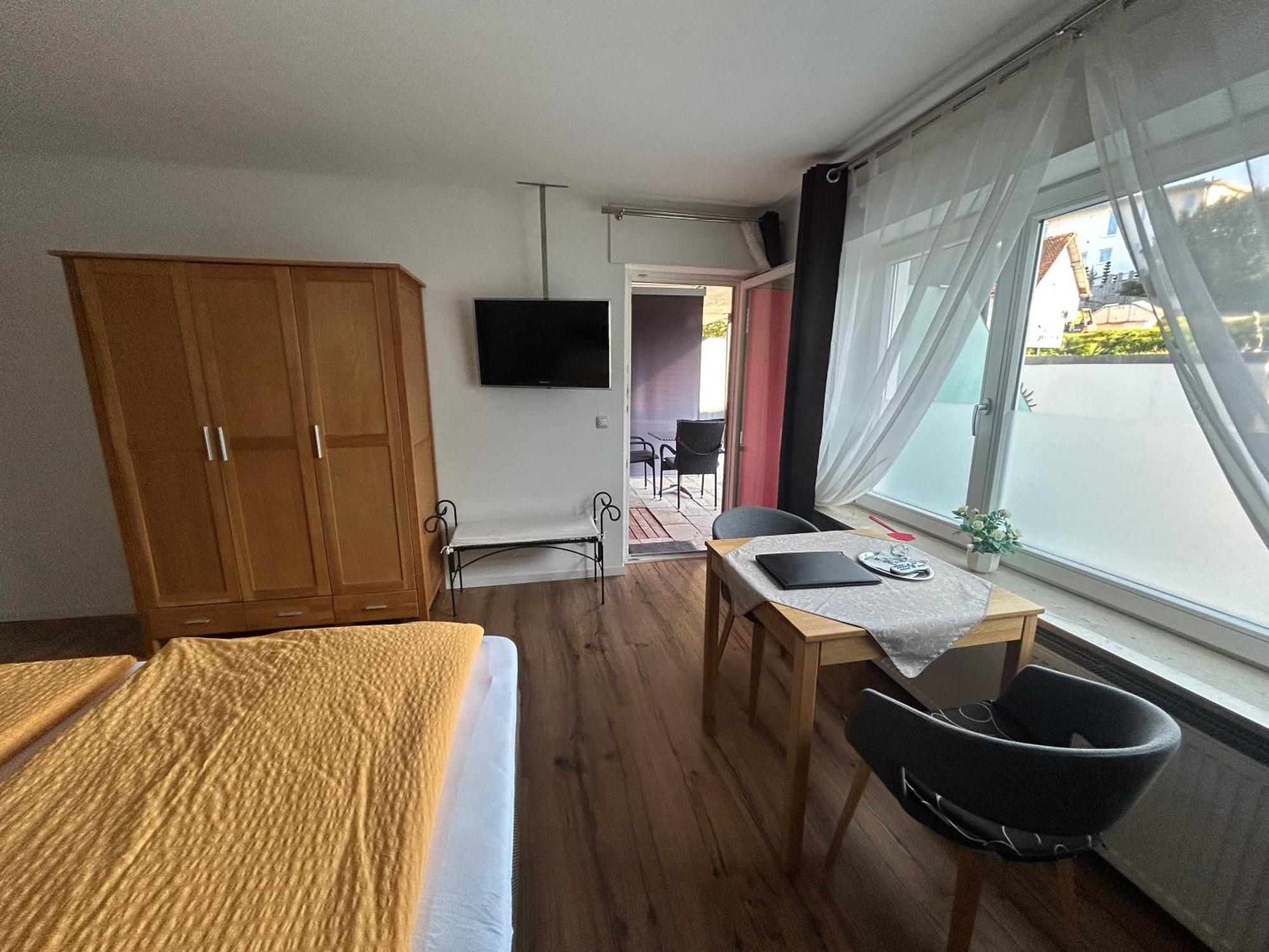 Gaestehaus Sommertal Mit Pool Im Garten, Eigener Parkplatz, 800M Zum Bodensee, 300M Zur Altstadt Меерсбург Экстерьер фото