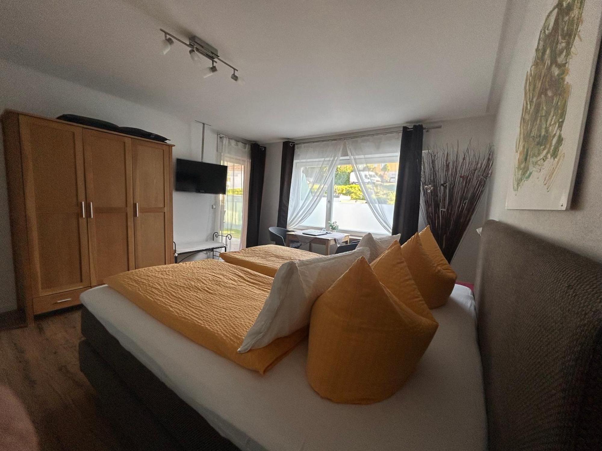 Gaestehaus Sommertal Mit Pool Im Garten, Eigener Parkplatz, 800M Zum Bodensee, 300M Zur Altstadt Меерсбург Номер фото